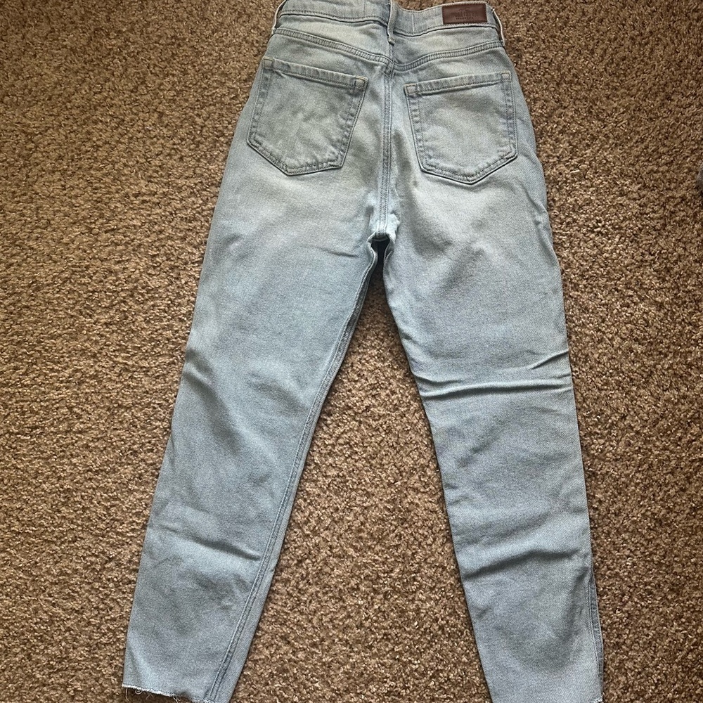 Hollister Light Blue Distressed Mom Jeans Bundle 2 pair!  size 0 / 1 short EUC - Picture 8 of 8